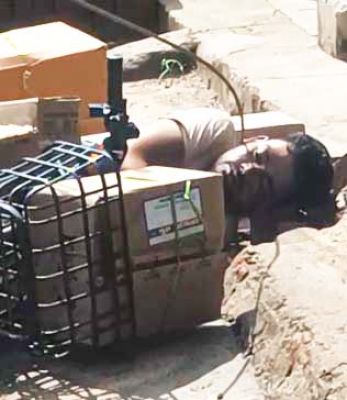 सडक़ पर गि राहाईटेंशन तार, युवा कारोबारी की मौत 