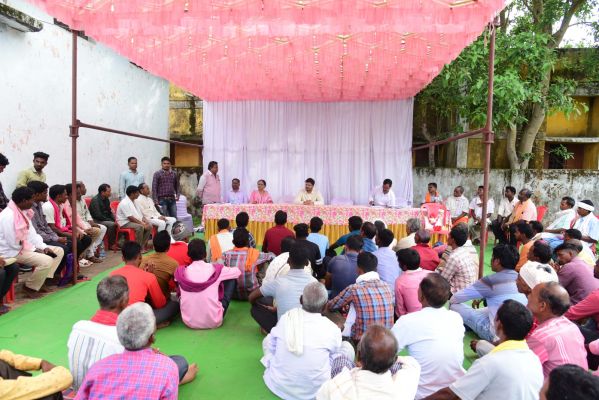 किसानों से मिले कलेक्टर, खेती किसानी पर चर्चा