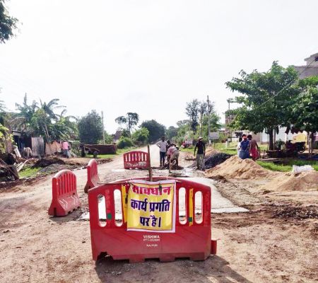 खराब सडक़ों की मरम्मत व डामरीकरण शुरू