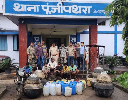 327 लीटर महुआ शराब के साथ 9 गिरफ्तार
