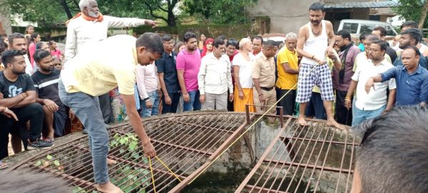 नांदगांव के सिविल लाईन में कुंए में खेलते गिरे मासूम की मौत
