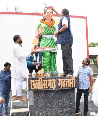 विधायक ने किया छत्तीसगढ़ महतारी की प्रतिमा का अनावरण