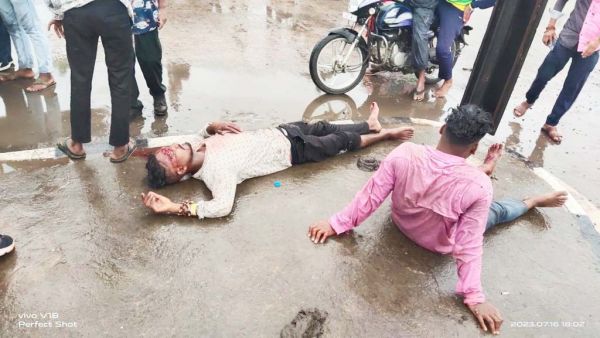 कार-बाइक भिड़ंत, दो घायल