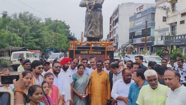 विवेकानंद प्रतिमा का प्रभारी मंत्री ने किया लोकार्पण