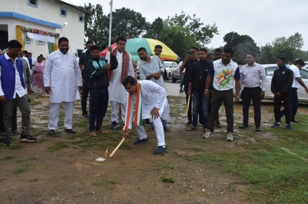 हरेली त्यौहार में शामिल हुए कैबिनेट मंत्री मरकाम