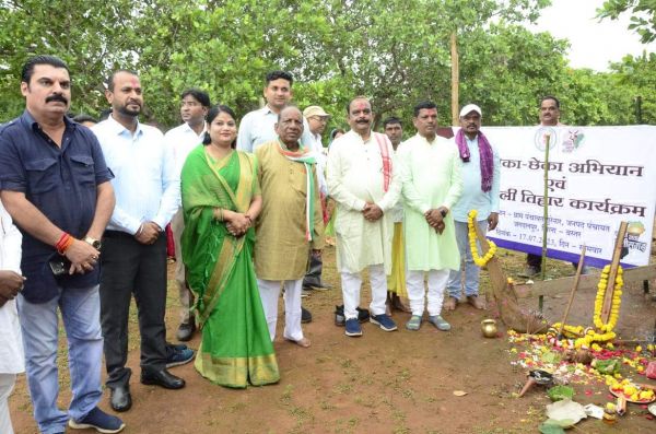 तुरेनार गोठान में मनाया हरेली तिहार और रोका-छेका 