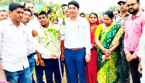 हरेली पर खुटेरी के चारागाह में  3 हजार पौधों का रोपण 