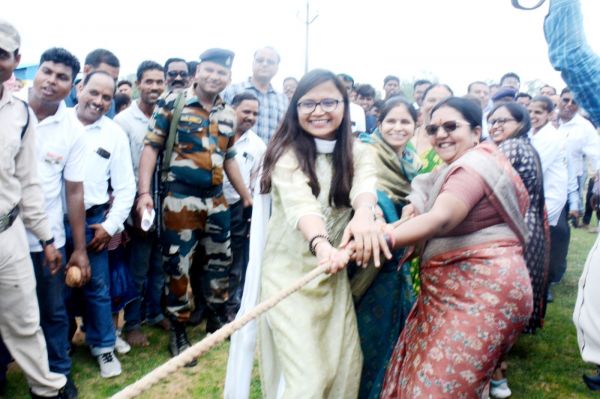 हरेली तिहार के रंग में सराबोर हुआ गौठान, छत्तीसगढिय़ा ओलंपिक शुरु