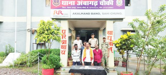 सार्वजनिक स्थान पर जुआ खेलते पकड़ाए