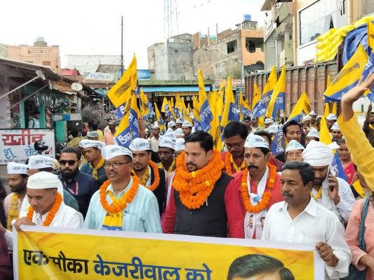 प्रतापपुर में बदलाव यात्रा में शामिल हुए आप के प्रदेश प्रभारी