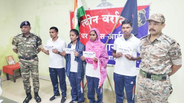 20 लाख के 2 ईनामी नक्सल दंपत्तियों का समर्पण 