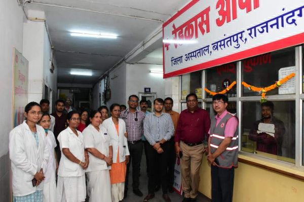 रेडक्रास औषधि  केंद्र का निरीक्षण