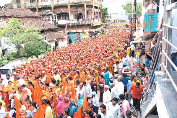 रामभक्तों ने निकाली भव्य शोभायात्रा