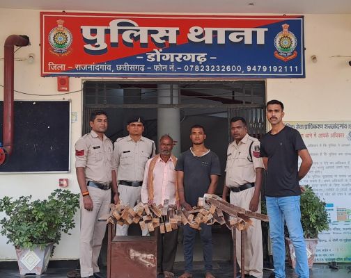 खेत से लोहे का एंगल चोरी  करने वाले दो आरोपी पकड़ाए