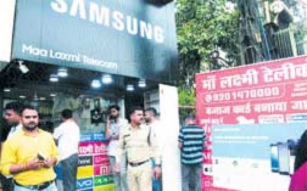 लक्ष्मी टेलिकाम से लाखों का मोबाइल चोरी करने वाला महाराष्ट्र से गिरफ्तार