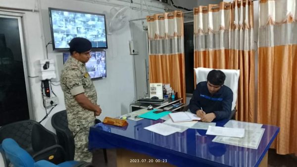 एसपी निकले रात गश्त पर,  थाना फरसगांव का निरीक्षण