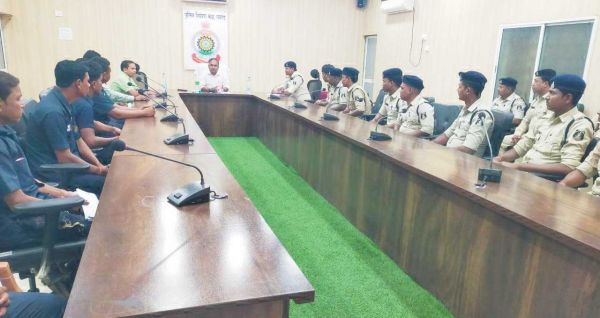 बेहतर काम करने पर जोर, एएसपी ने ली डायल 112 कर्मियों की बैठक