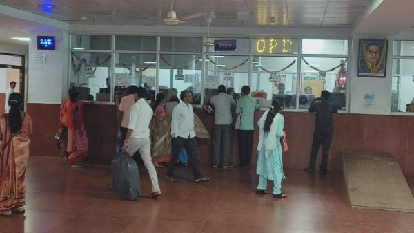 बारिश से वातावरण में बनी नमी से मौसमी बीमारी की गिरफ्त में लोग