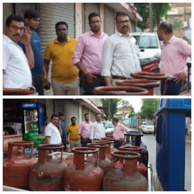खाद्य विभाग का छापा  आधे दर्जन दुकानों से जब्त किए  घरेलू गैस सिलेंडर