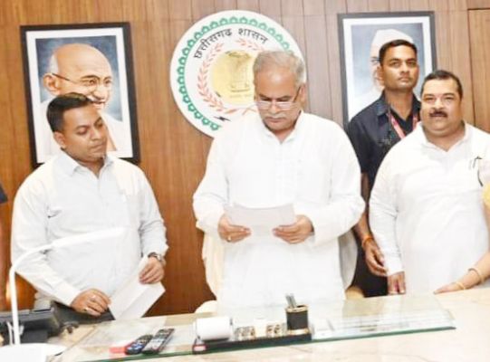 सीएम भूपेश बघेल से टिकेन्द्र ठाकुर ने की मुलाकात