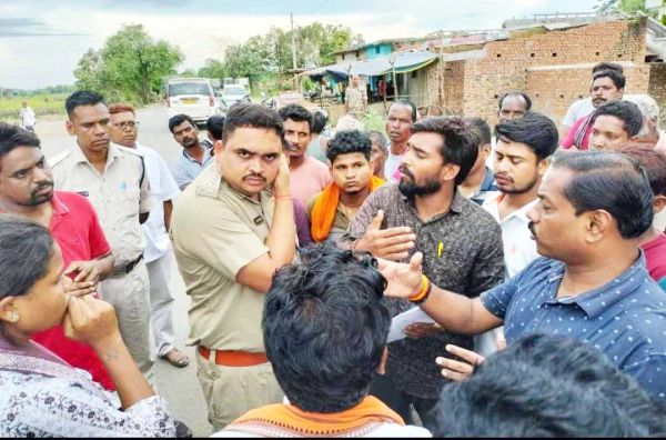 टेरम में बायपास सडक़ व डीएबी स्कूल की मांग को लेकर ग्रामीणों ने की आर्थिक नाकेबन्दी