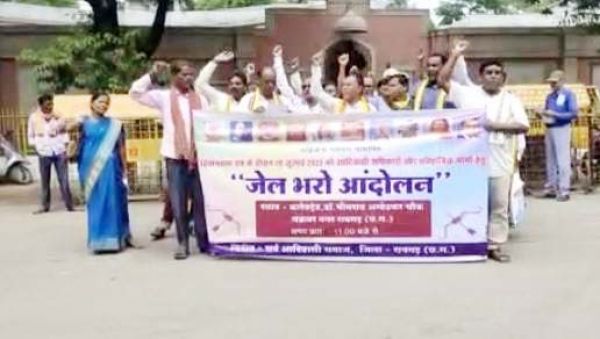 सर्व आदिवासी समाज ने निकाली रैली, 29 ने दी गिरफ्तारी  