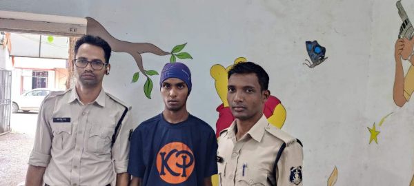लूट का आरोपी गिरफ्तार, 2 फरार