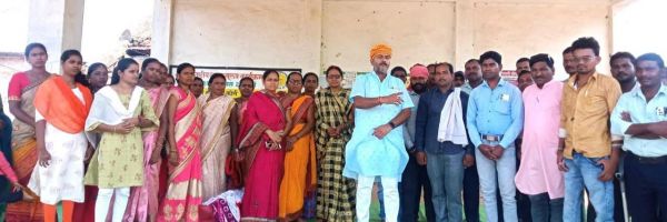 नियमितीकरण समेत दो सूत्रीय मांगों को  लेकर रोजगार सहायक बेमुद्दत हड़ताल पर 