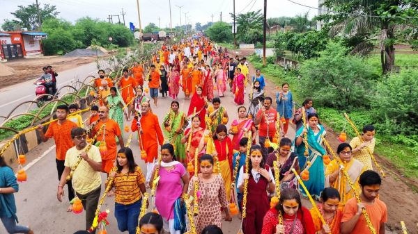 सावन के तीसरे सोमवार को  भी निकली कांवड़ यात्रा