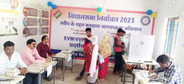 वोटिंग मशीन के प्रदर्शन से जागरूकता