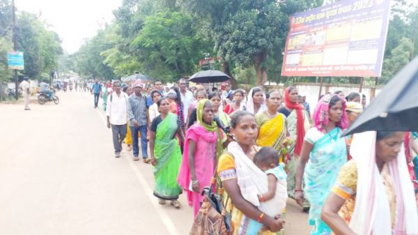 यूसीसी और मणिपुर हिंसा का विरोध, हजारों की संख्या में सर्व आदिवासी समाज ने निकाली रैली