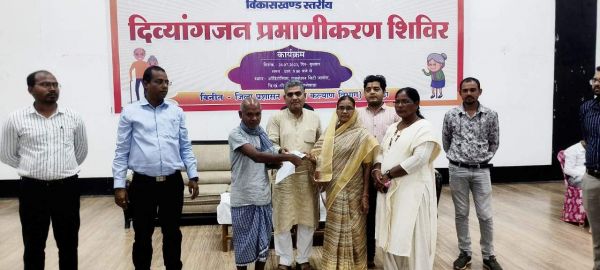 दिव्यांग शिविर में दिए प्रमाण  पत्र, 200 का पंजीयन 