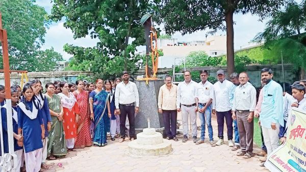 एमआईसी मेंबर और वार्ड पार्षद, एल्डरमेन ने शहादत को किया नमन