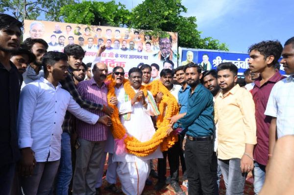 उद्यानिकी महाविद्यालय की सौगात मिलने पर  विधायक बृहस्पत का गर्मजोशी से स्वागत