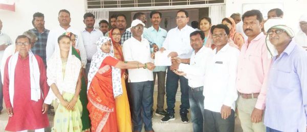 मणिपुर सरकार को बर्खास्त कर राष्ट्रपति शासन लगाने की मांग