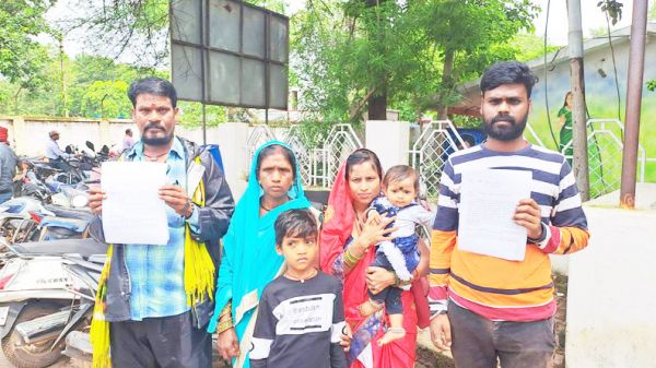 गांव से हुक्कापानी बंद, शराब पिलाने का आरोप