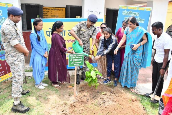 शहीदों की स्मृति में वृक्षारोपण कार्यक्रम शुरू