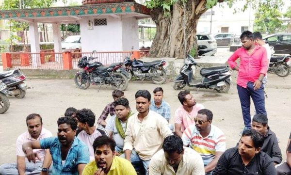 युवा संकल्प ने मुख्य कार्यपालन अभियंता को सौंपा ज्ञापन
