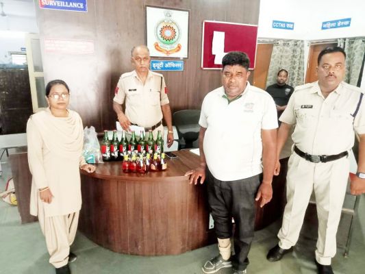किराना दुकान से भारी मात्रा में अंग्रेजी शराब जब्त 