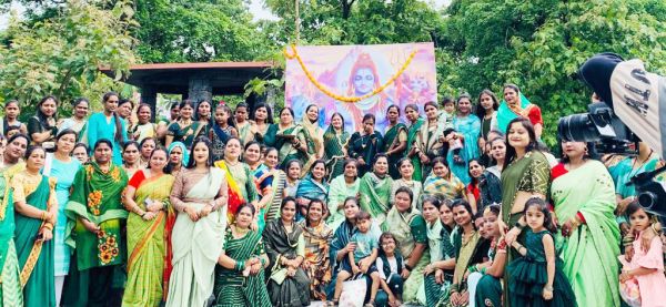 शिवजी की आरती व मां रामारामिन की आराधना के साथ शुरू हुआ सावन मिलन कार्यक्रम 