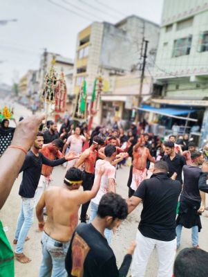 ईरानी समुदाय ने मोहर्रम पर किया हैरत अंगेज प्रदर्शन