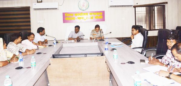 कलेक्टर-एसपी ने ली प्रतिनिधियों की बैठक