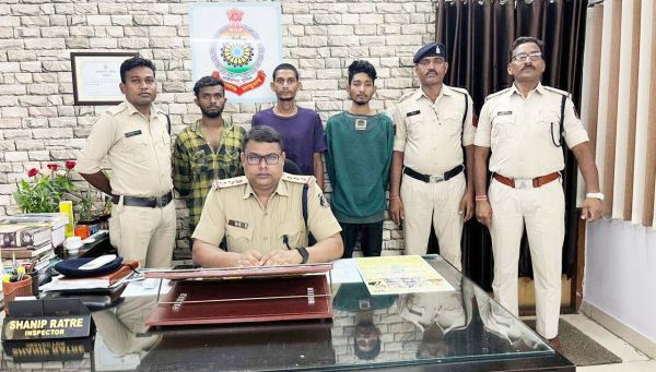 चोरी की 62 किलो छड़ के साथ 3 आरोपी गिरफ्तार 