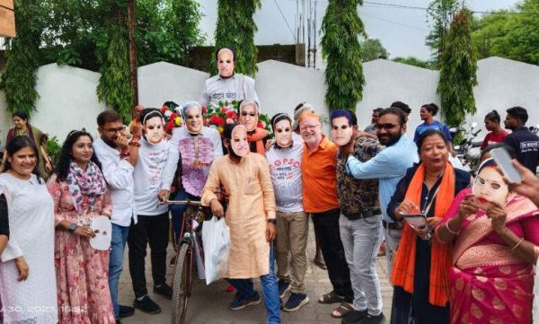 भाजपा ने निकाली भ्रष्टाचार की बारात, फूंका सीएम का पुतला
