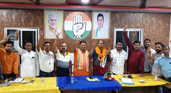 भाजपा के पूर्व जिलाध्यक्ष ने थामा कांग्रेस  का हाथ, भगत ने किया स्वागत