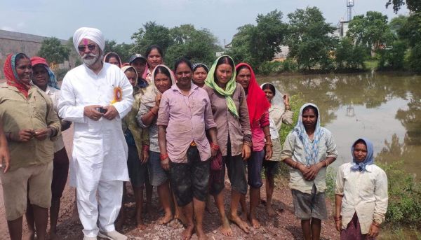 पूर्व विधायक होरा ने ग्रामीण खेतिहर महिलाओं से की मुलाकात