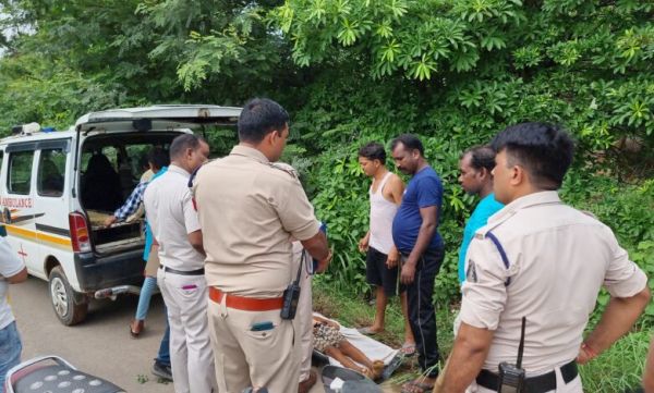 राह चलते युवक पर फावड़े से हमला, मौत, संदिग्ध आरोपी हिरासत में