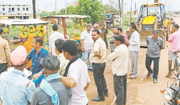 पार्किंग जोन को पालिका अमले ने कराया कब्जा मुक्त,  खाली जमीन पर अलग से बनेगा वेंडिंग जोन 