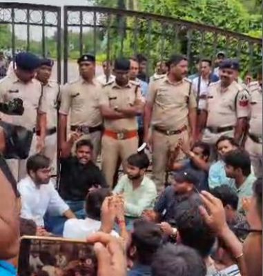 नौकरी के लिए कृषि छात्रों ने किया प्रदर्शन