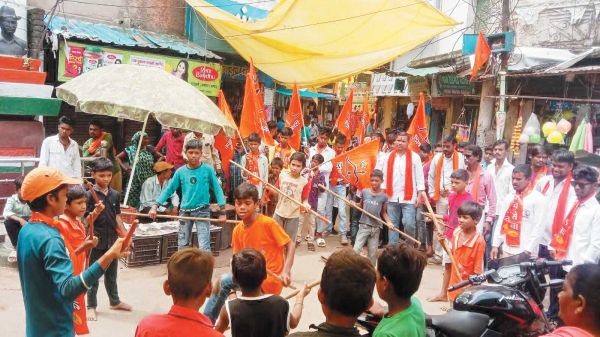 शिव सैनिकों ने त्रिशूल पूजन कर निकाला जुलूस